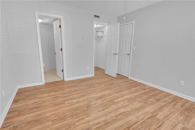 Building Photo - 4617 Bayshore Dr Unit H2