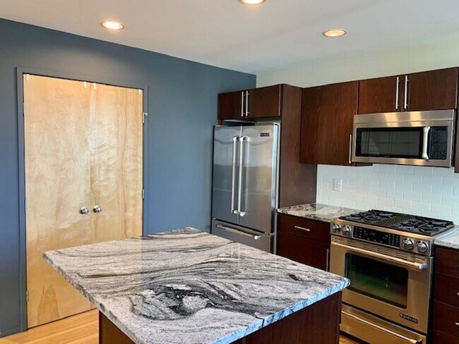 Photo - West Seattle Townhouse