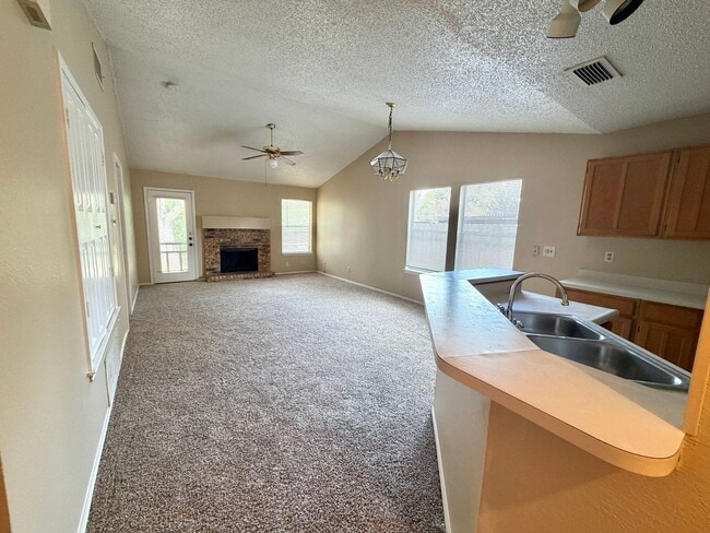 9221 Shadow Crest Dr Unidad 9221 Shadow Crest Unit 1