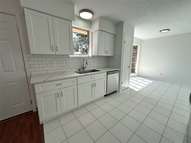 Building Photo - 806 Merribrook Ln