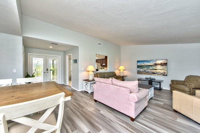 Villa close to Downtown Naples in Lakewood community