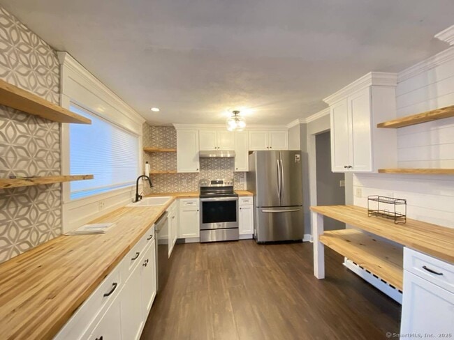 Photo - 10 Fleetwood Dr