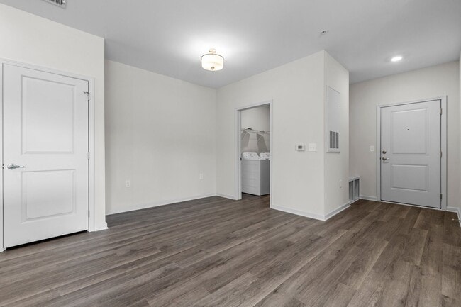 Photo - The Groves at 421 *Move In Special*