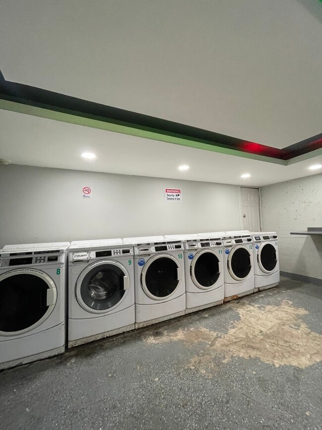 Photo - 2209 Main Street