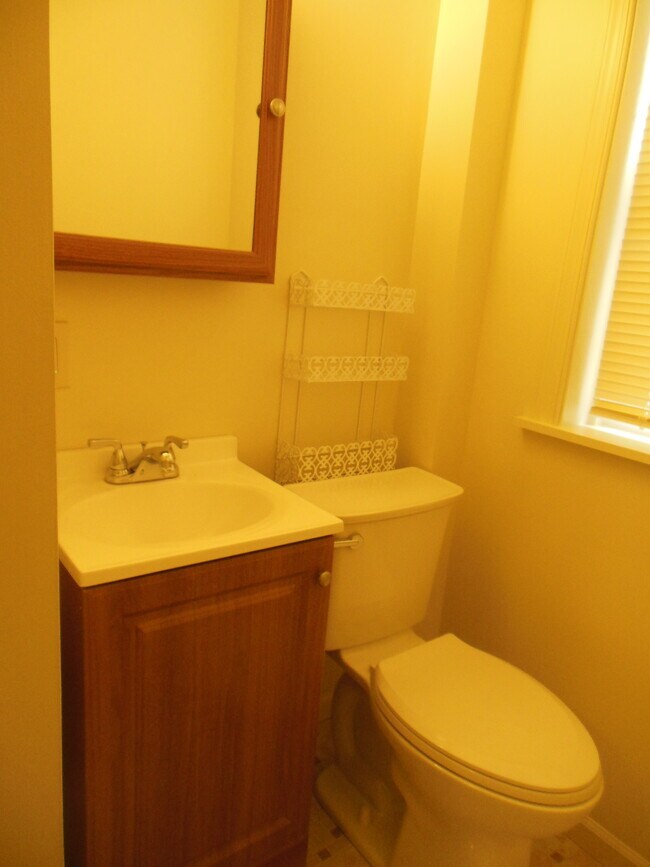 Bathroom - 3439 Frankford Ave Unit 1R