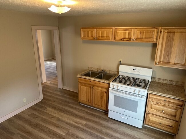 Photo - 2 Bedroom, 1 Bathroom Home with large backyard, near Downtown Springdale