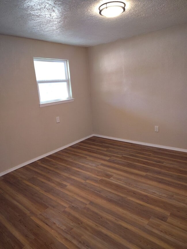 Photo - Available for Immediate Move - 1 Bed 1 Bath - Utilities included OPEN HOUSE 05/02/26 12-2