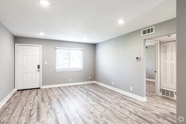2BR, 1BA - 950SF