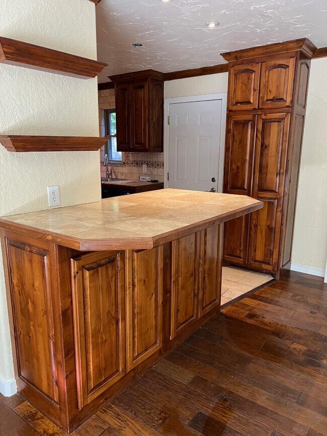 Photo - 1715 Oak Ave