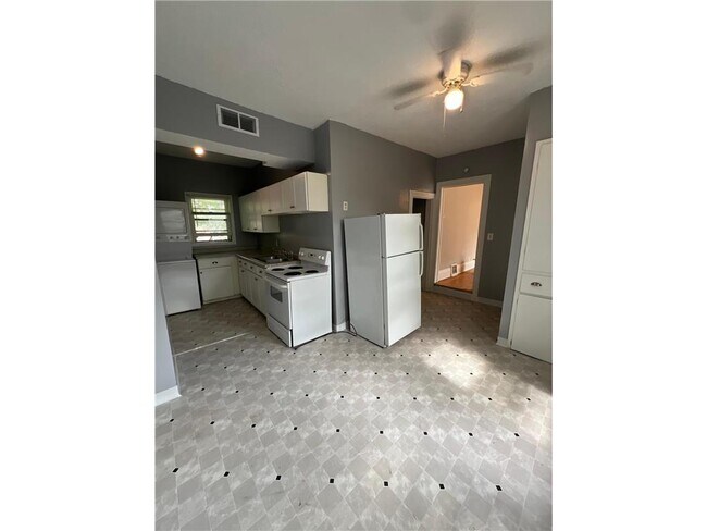 Photo - 691 Conway St