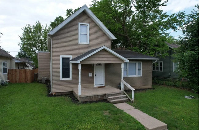 Building Photo - 1109 Adams St
