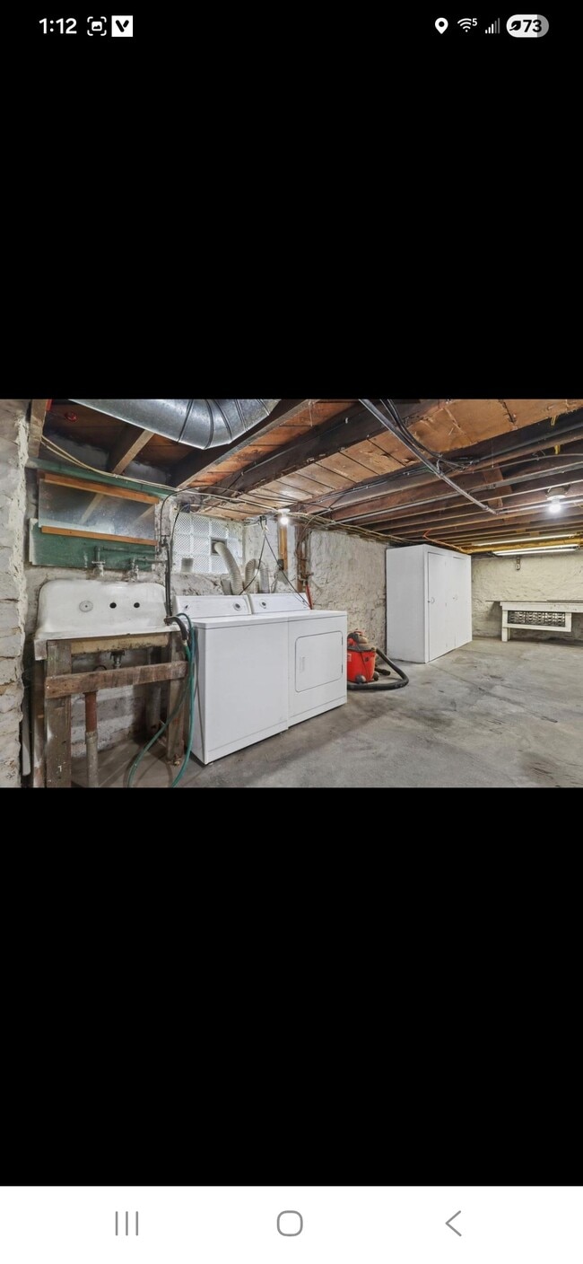 Building Photo - 408 E Washington St Unit Lower