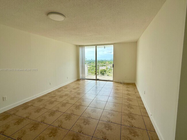 Photo - 2000 NE 135th St Unit 906