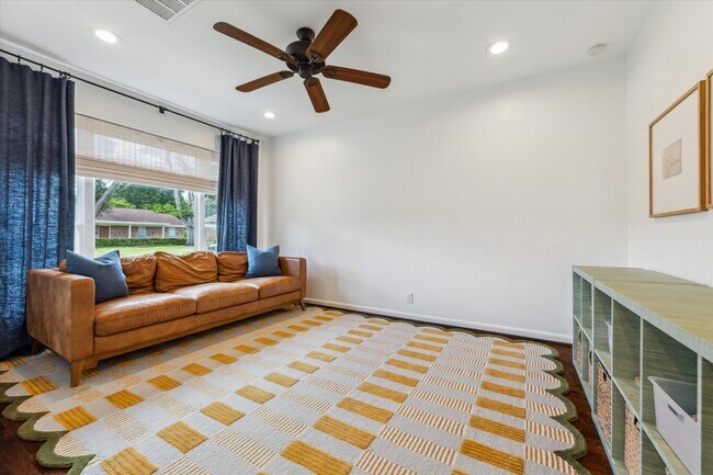 Photo - 14122 Queensbury Ln House