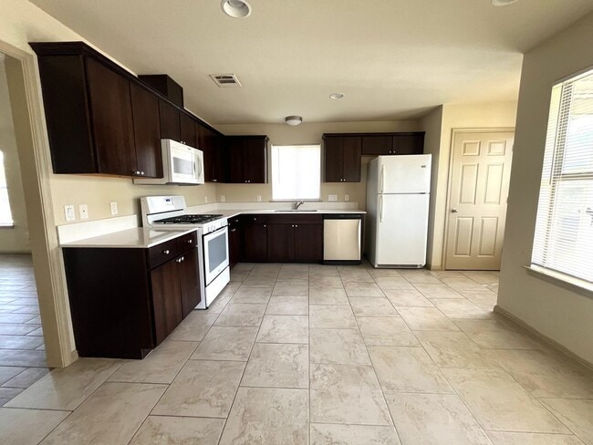 Photo - 4 Bed House - North of UT Campus