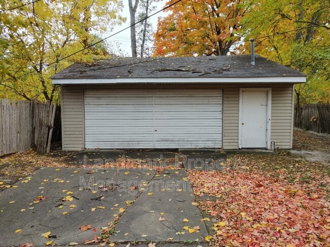 Photo - 19152 Sunderland Rd