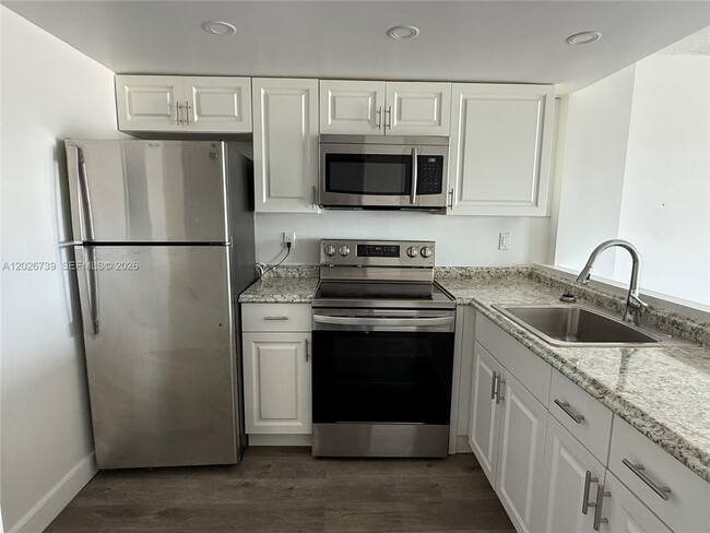Building Photo - 16465 NE 22nd Ave Unit 610