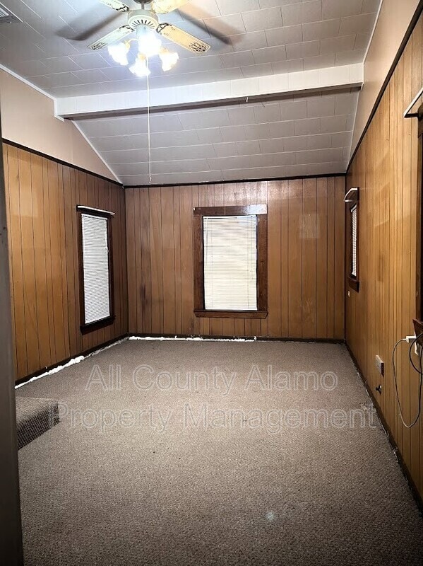 Photo - 301 Aero Ave