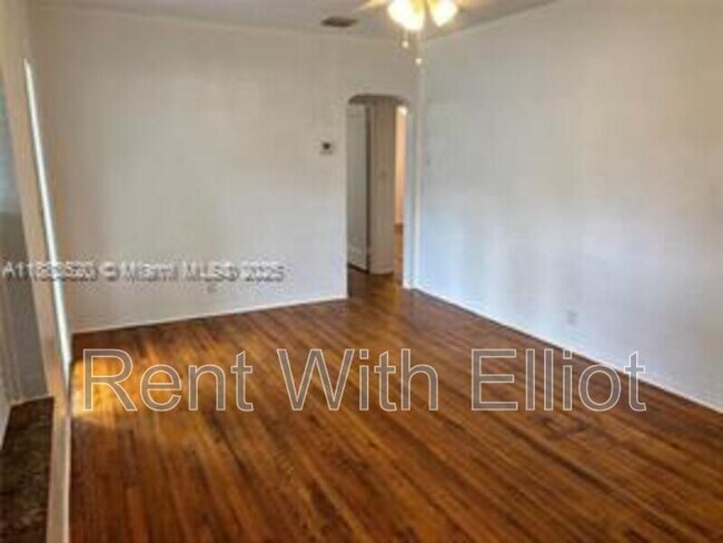 Photo - 1842 Funston St