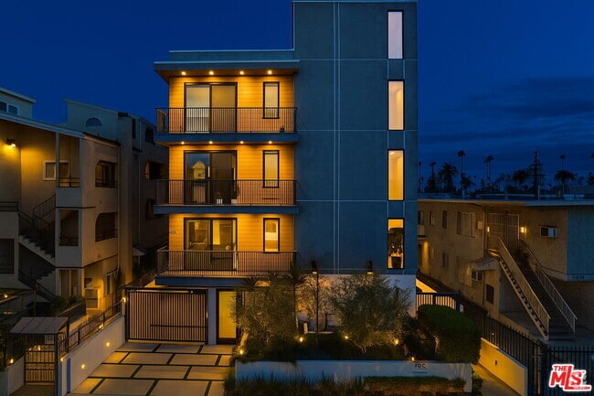 Building Photo - 5832 Virginia Ave Unit 402 Rental