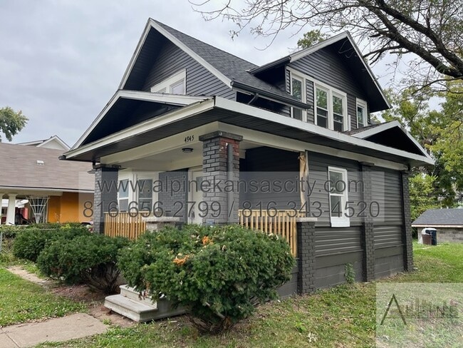 Photo - Beautiful Midtown Rehab! Main Floor Primary!