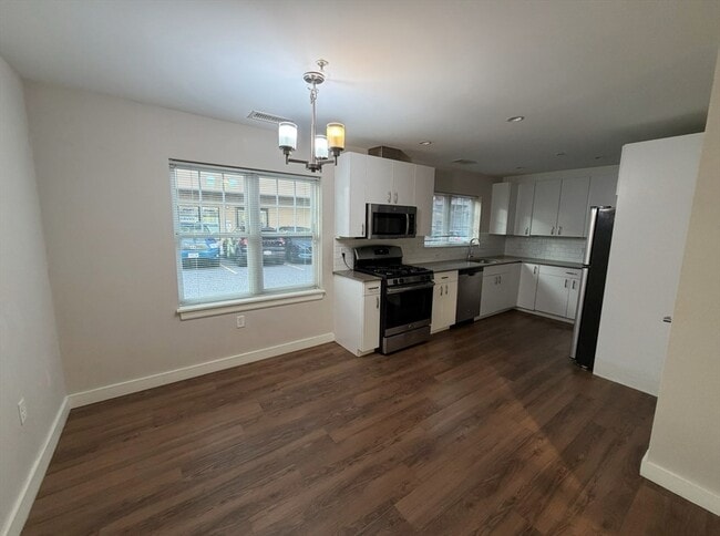 Building Photo - 10 Myrtle St Unit 5-1B