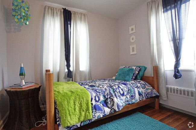 2nd Bedroom