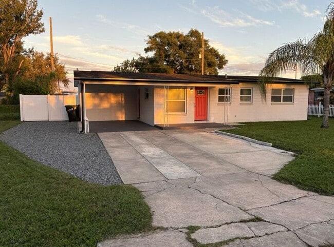 Photo - 3 Bedrooms on a fenced back yard and a sough after school zone Lawn Care included