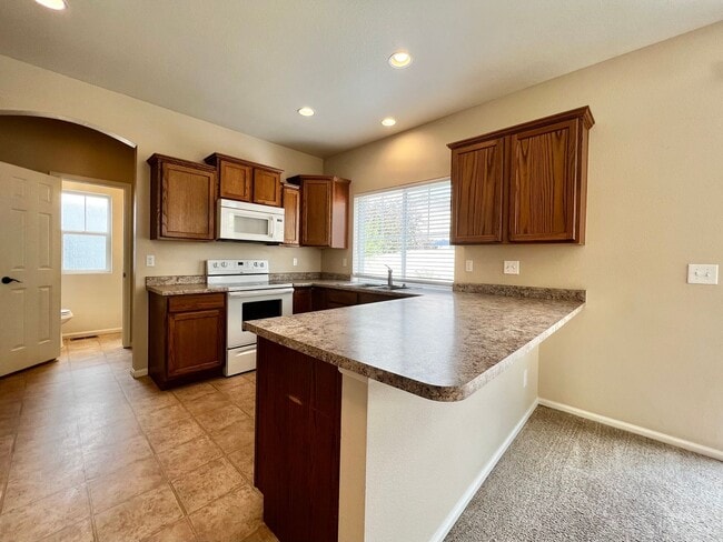 Photo - Gorgeous 3 Bed 2.5 Bath Home in Thompson River Ranch!
