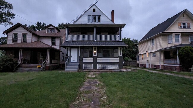 MULTI FAMILY TRIPLEX - MULTI FAMILY TRIPLEX Unidad 3