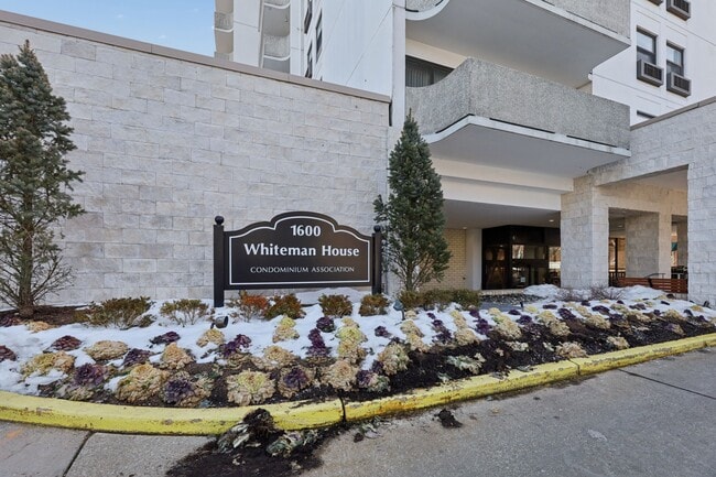 Building Photo - 1600 Center Unit # 12F