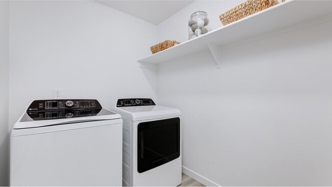 Laundry Room 2nd Floor - 4138 W Perspective St