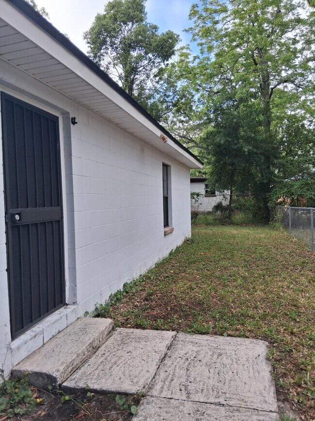 Photo - 1744 W 28th St