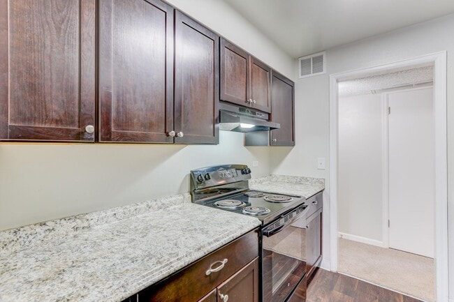 Photo - Monaco Parkway Apartments