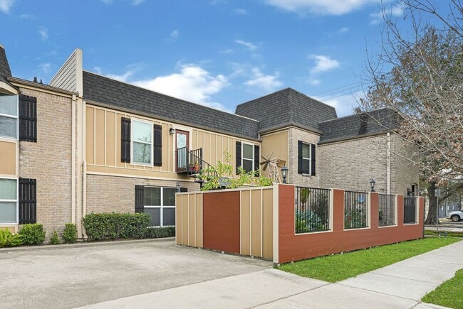 Photo - 1817 Commonwealth St