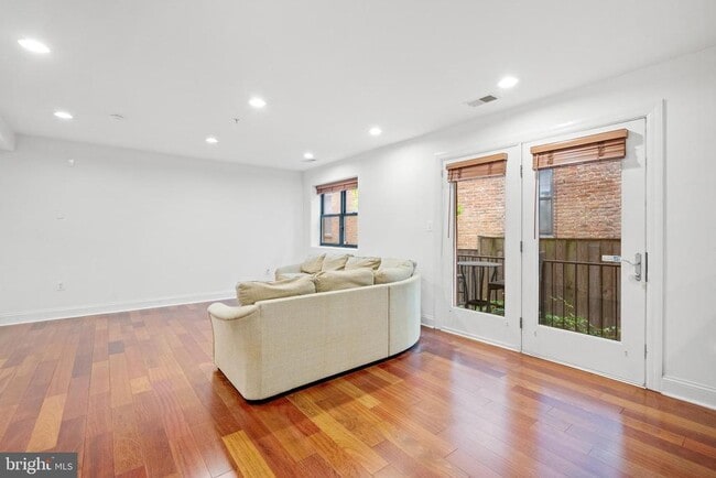 Photo - 1354 Euclid St NW Unit 202A