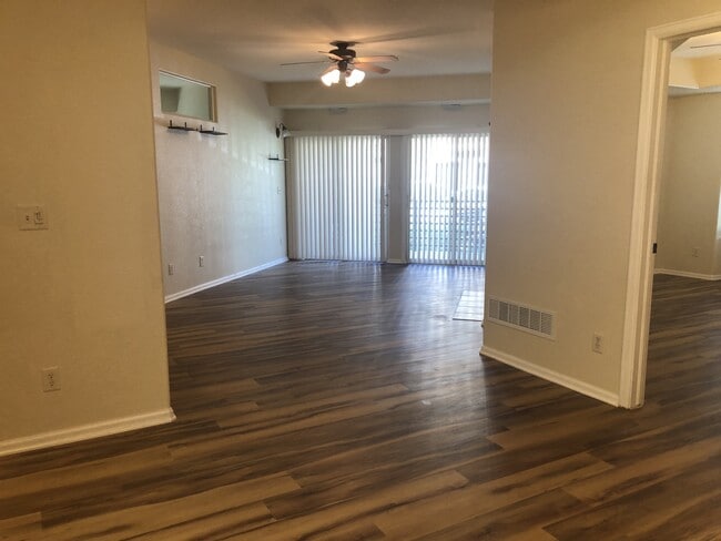 Photo - 1905 Montura View