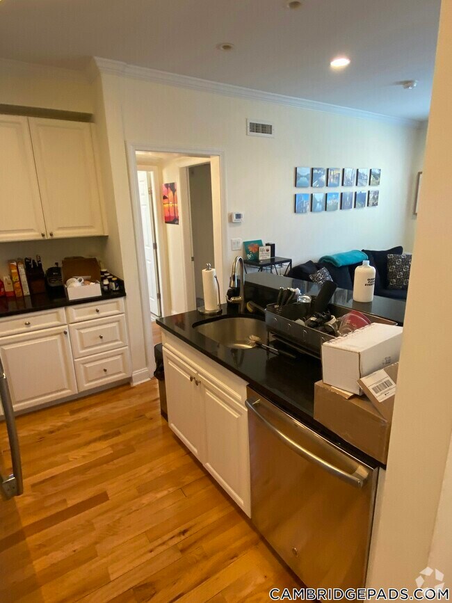 Building Photo - 1 Chauncy St Unit 11 Rental