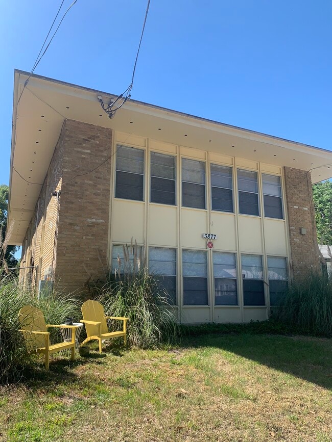 Nice front - 3877 Herschel St Unit 3