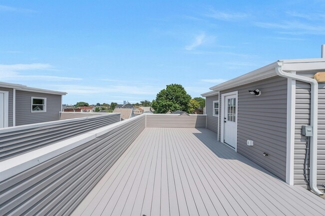 Photo - 275 Pearsall Ave Unit 2
