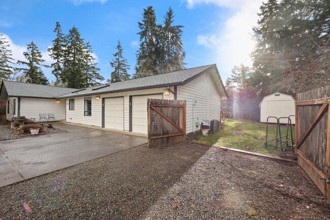 Photo - Move in ready, 3 bedroom rambler - Olympia School District