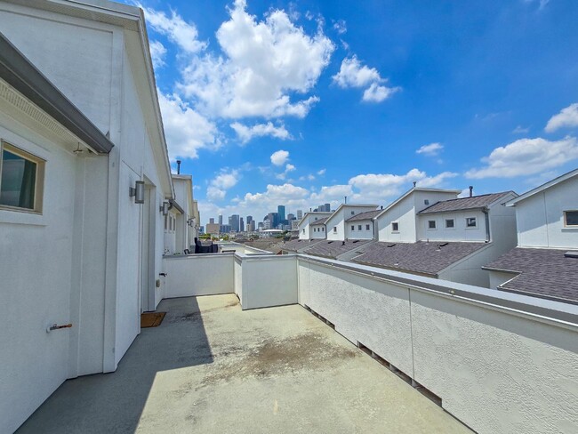 Photo - 1825 Ennis St