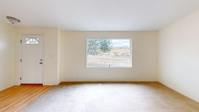 Photo - 360 Trescartes Ave