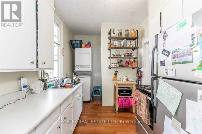 Photo - 330 Botsford St Unit 2