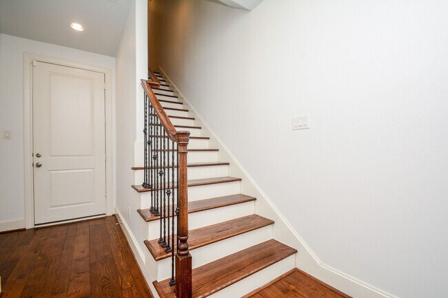 Building Photo - 2960 Rusk St