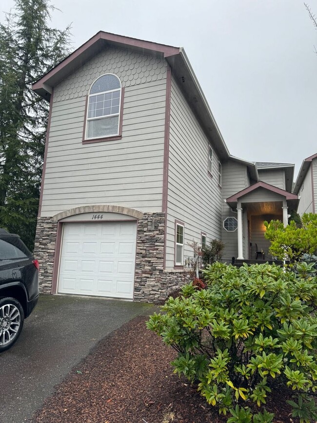 3 bedroom 2 1/2 bath two story in Nice Ros... - 3 bedroom 2 1/2 bath two story in Nice Ros... Casa
