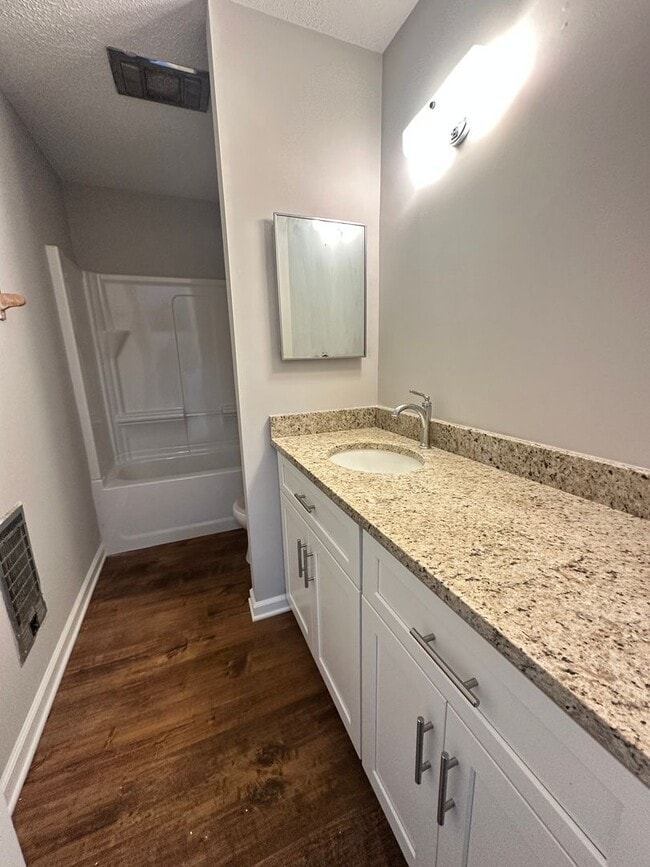 Photo - Townhouse for Rent in Broadway