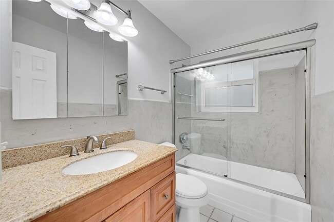 Photo - 211 SE 9th Ct