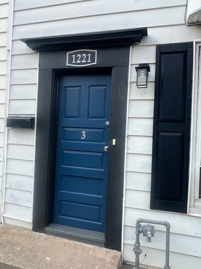 Photo - 1221 E Philadelphia St Unidad 3