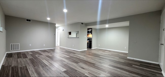 Beutiful 2 bedroom 1 bath apartment - Beutiful 2 bedroom 1 bath apartment Unit 4440 - 444 - C